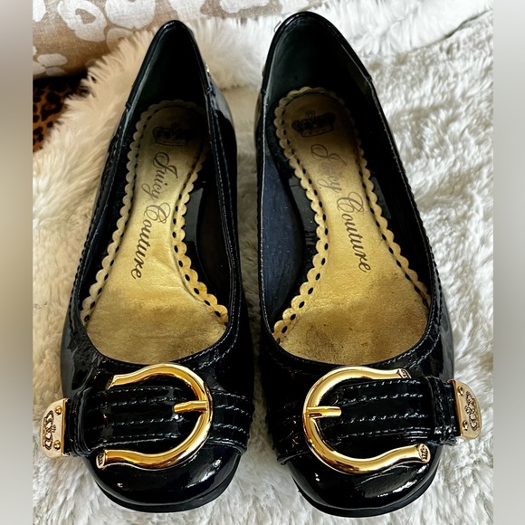 Juicy Couture Patton, leather navy blue flats with gold buckle - Picture 1 of 9